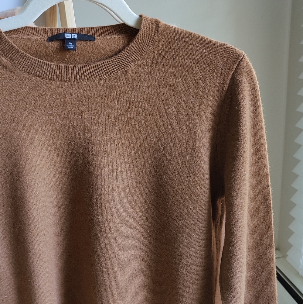 100% cashmere crew neck sweater